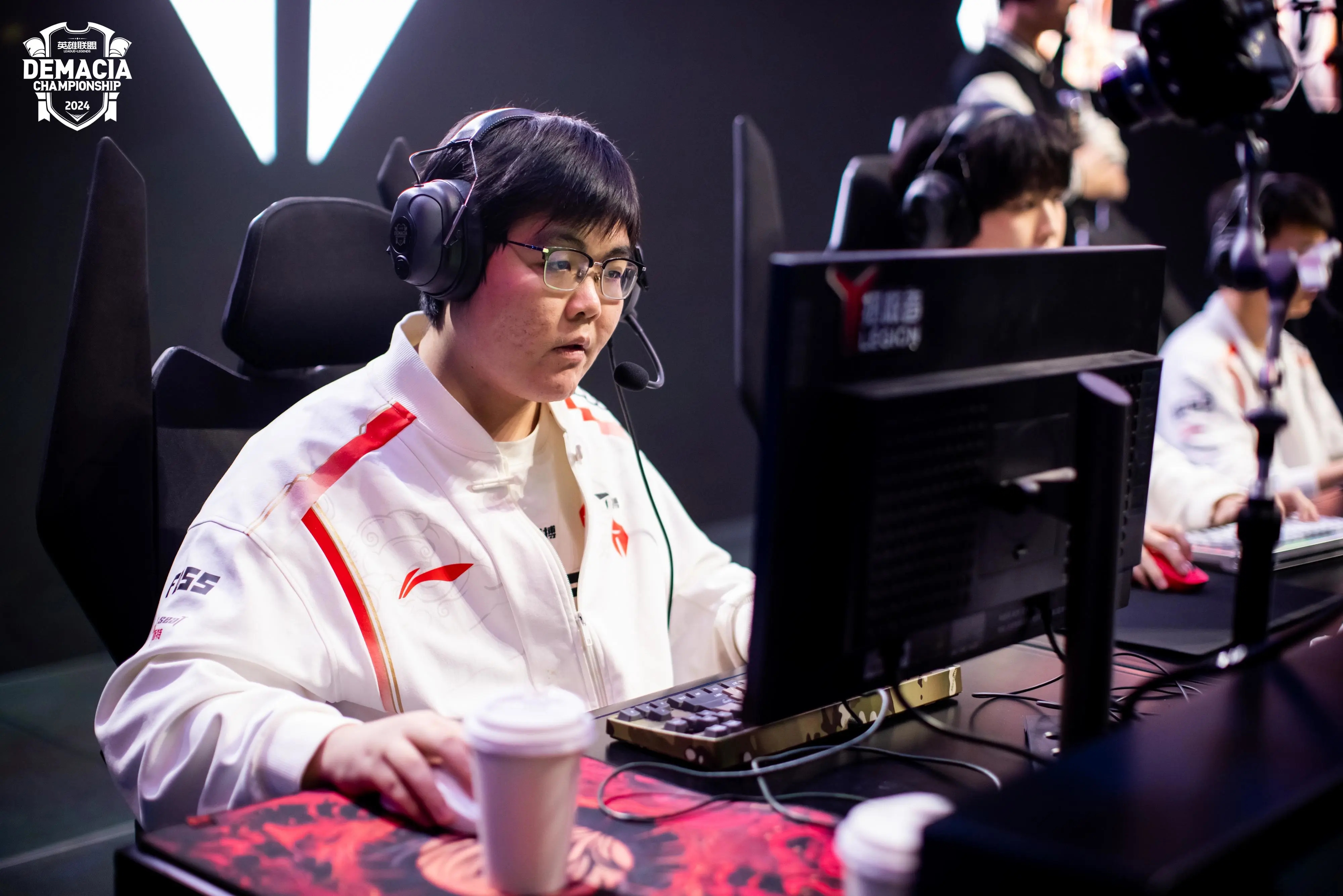 爱游戏体育-关于DWG引发争议！，JackeyLove官方宣布出色发挥新规比赛高潮迭起的信息