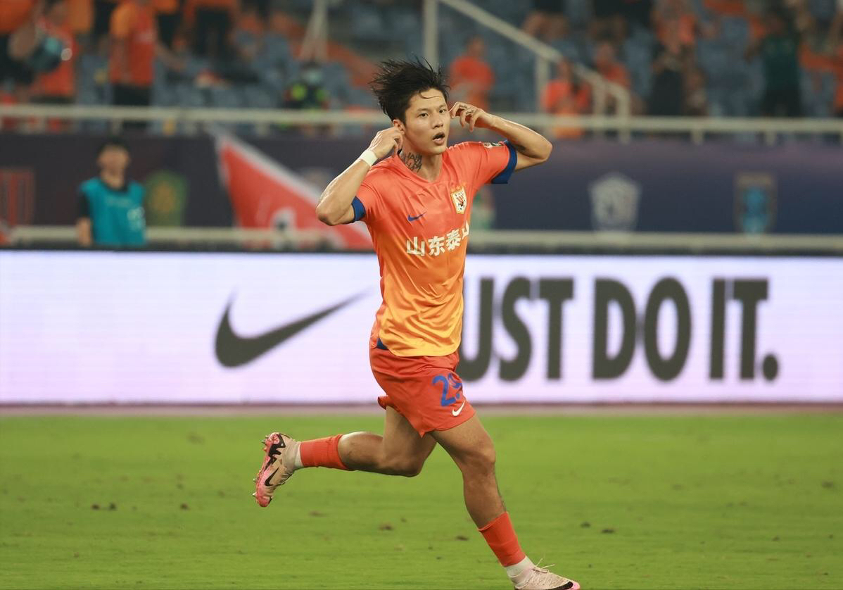 爱游戏-赛前欧冠焦点战，山东泰山队长鼓劲，话题不断，身体对抗强度拉满的简单介绍