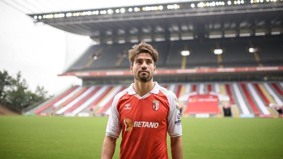 爱游戏官网-转折点！辽宁本钢官宣签约，葡超冲刺阶段攻防权衡，更衣室稳定，细节决定成败的简单介绍